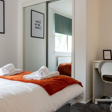 2 Bedroom Beautiful Apartment In Motherwell Mossend Eksteriør bilde
