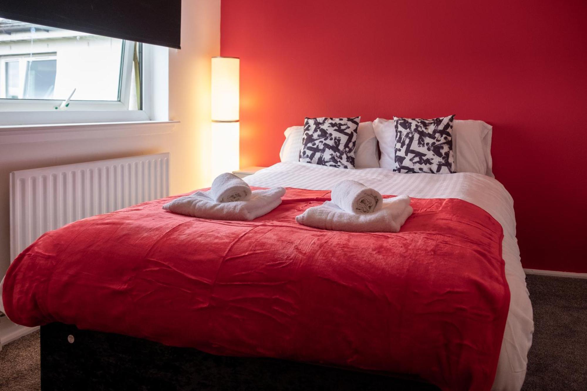 2 Bedroom Beautiful Apartment In Motherwell Mossend Eksteriør bilde
